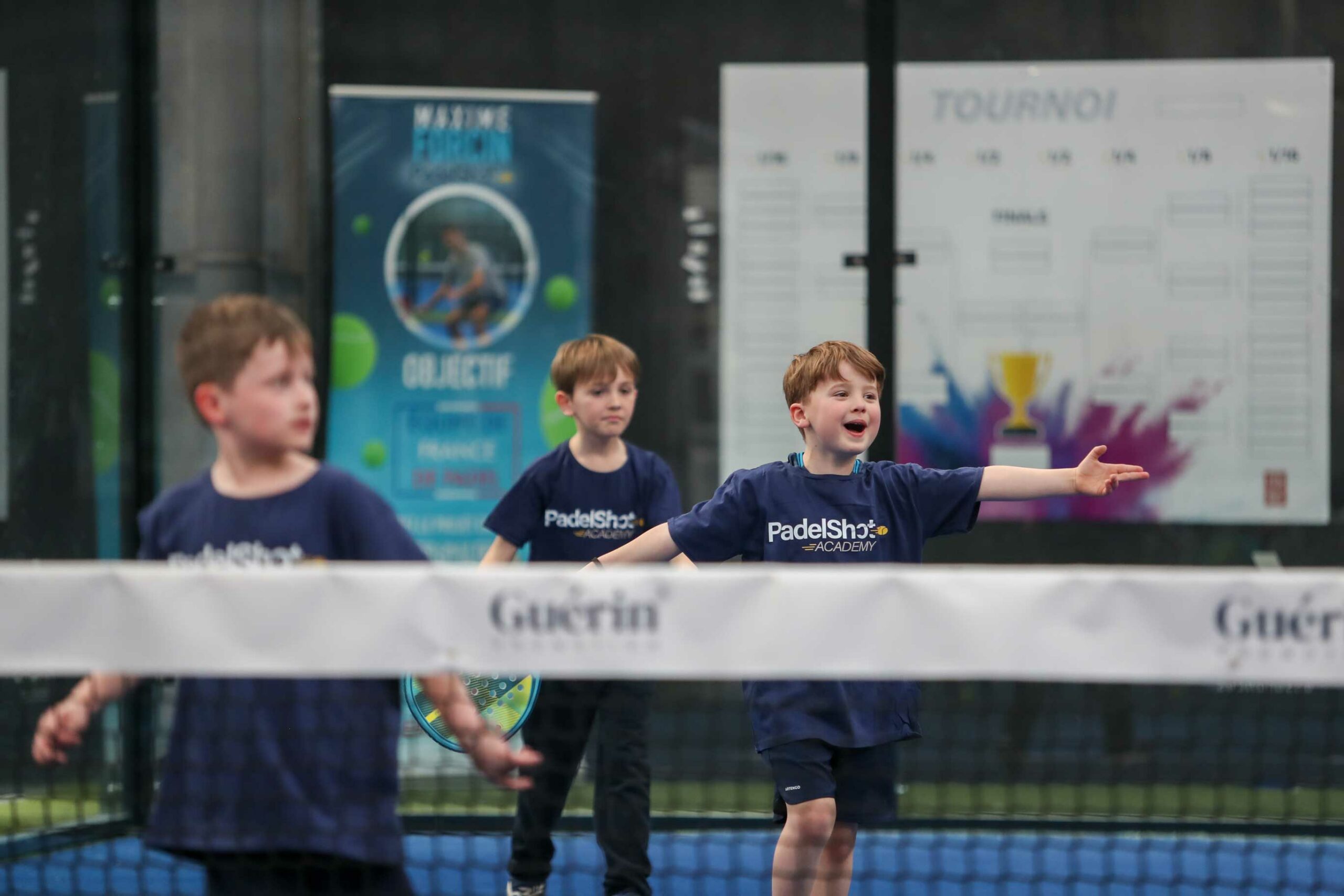 Toujours en forme ? alors réservez votre piste de Padel en famille